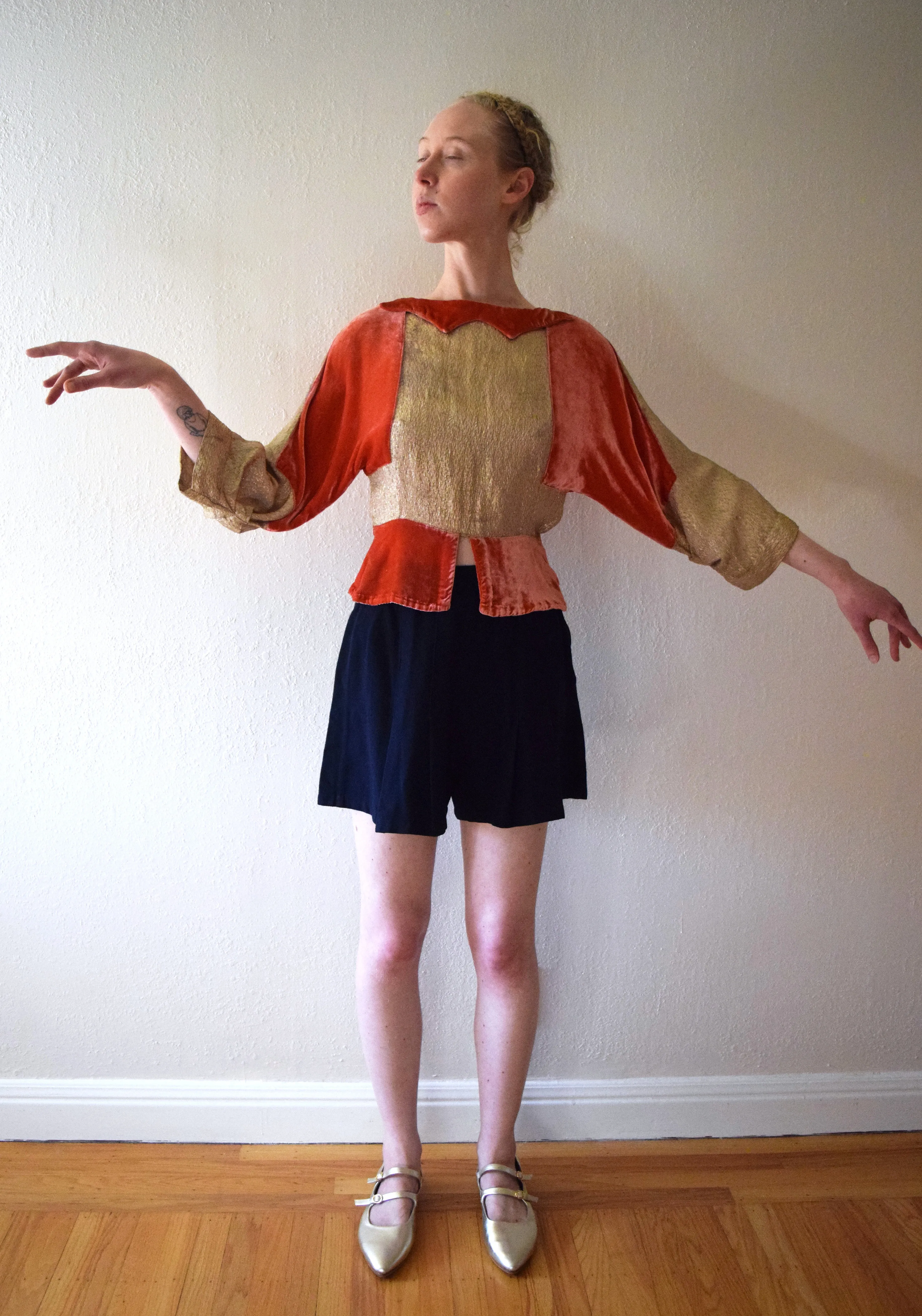 1930s silk velvet and gold lamé blouse . size xs to small