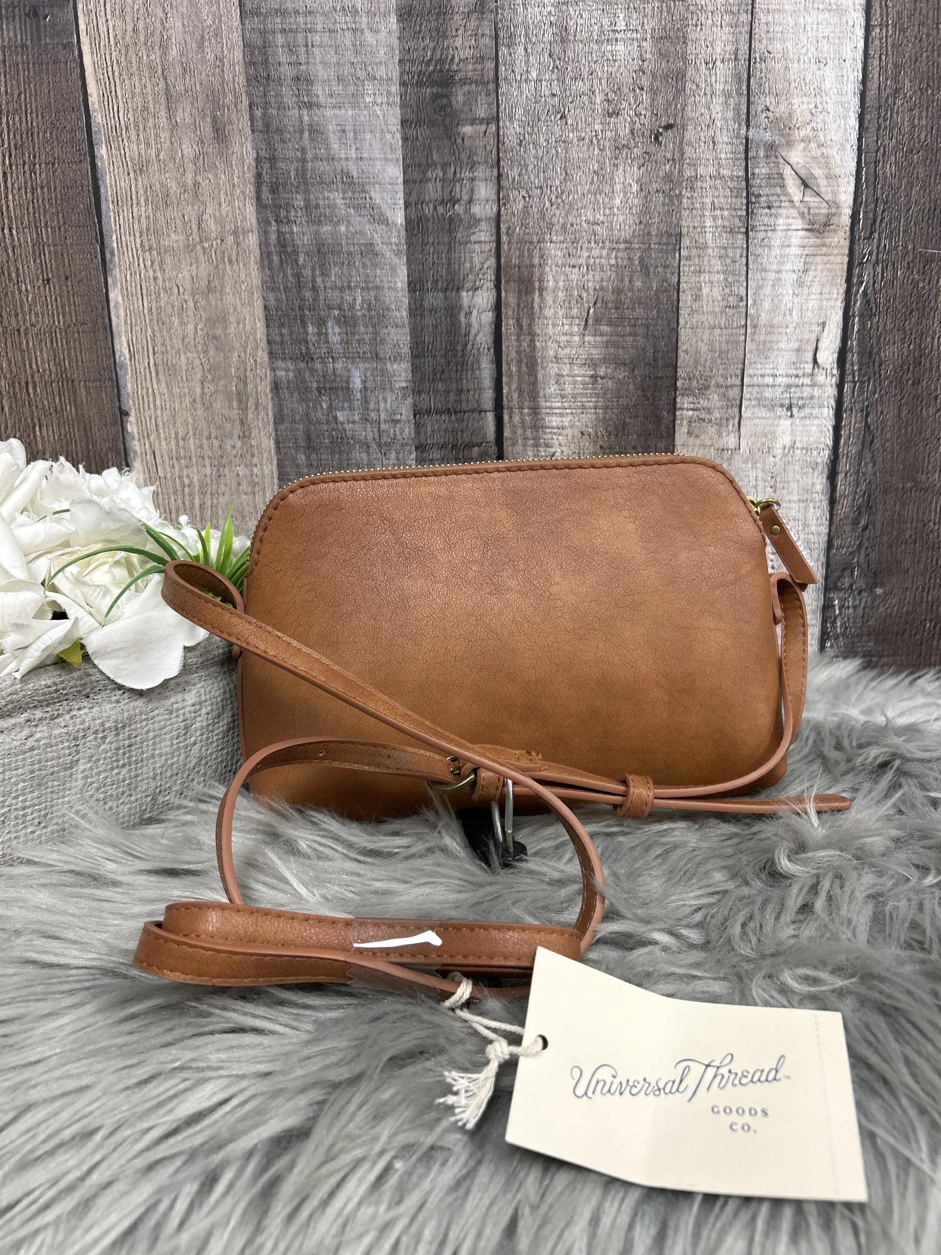 Crossbody By Universal Thread  Size: Small