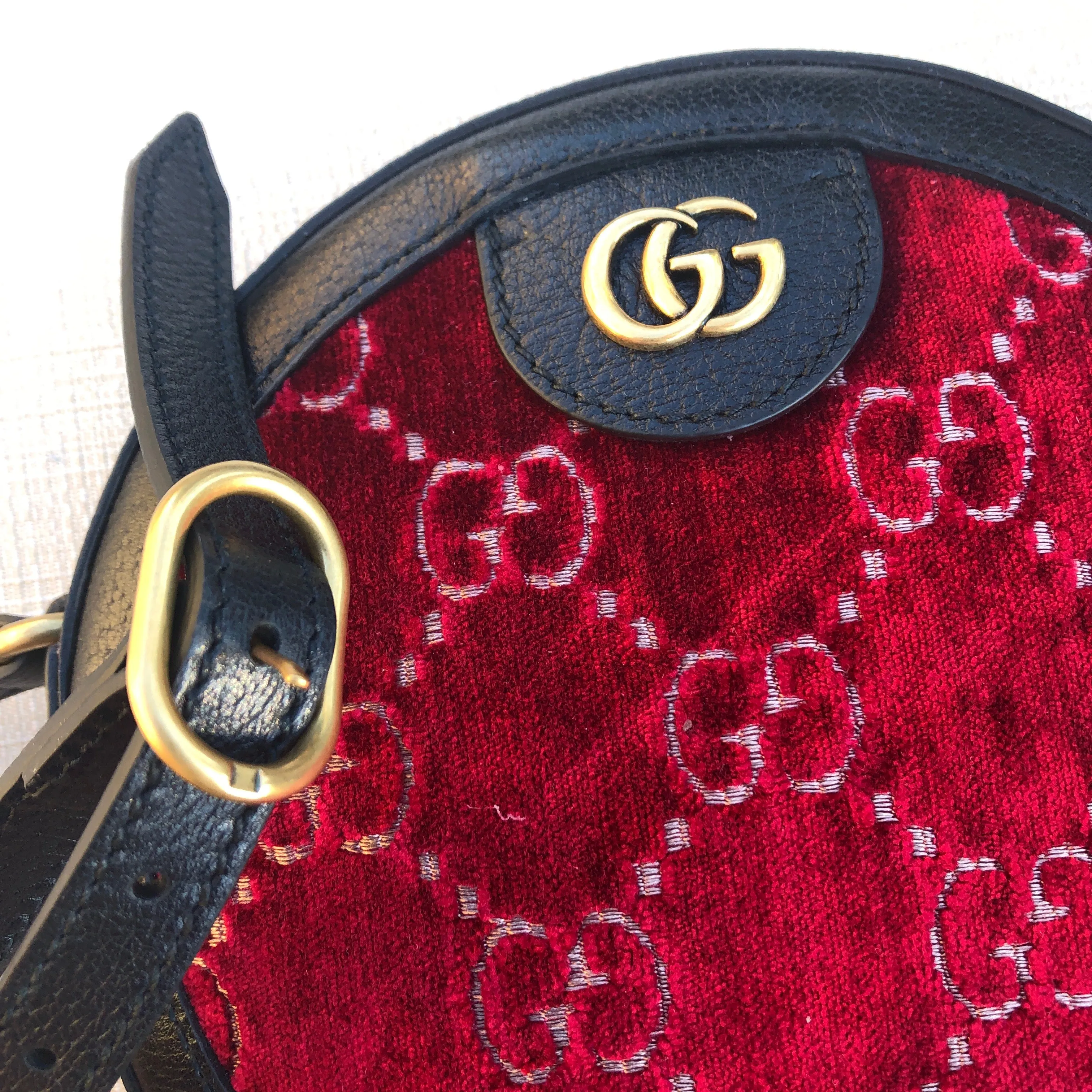 Gucci GG Velvet Round Shoulder Bag in Red