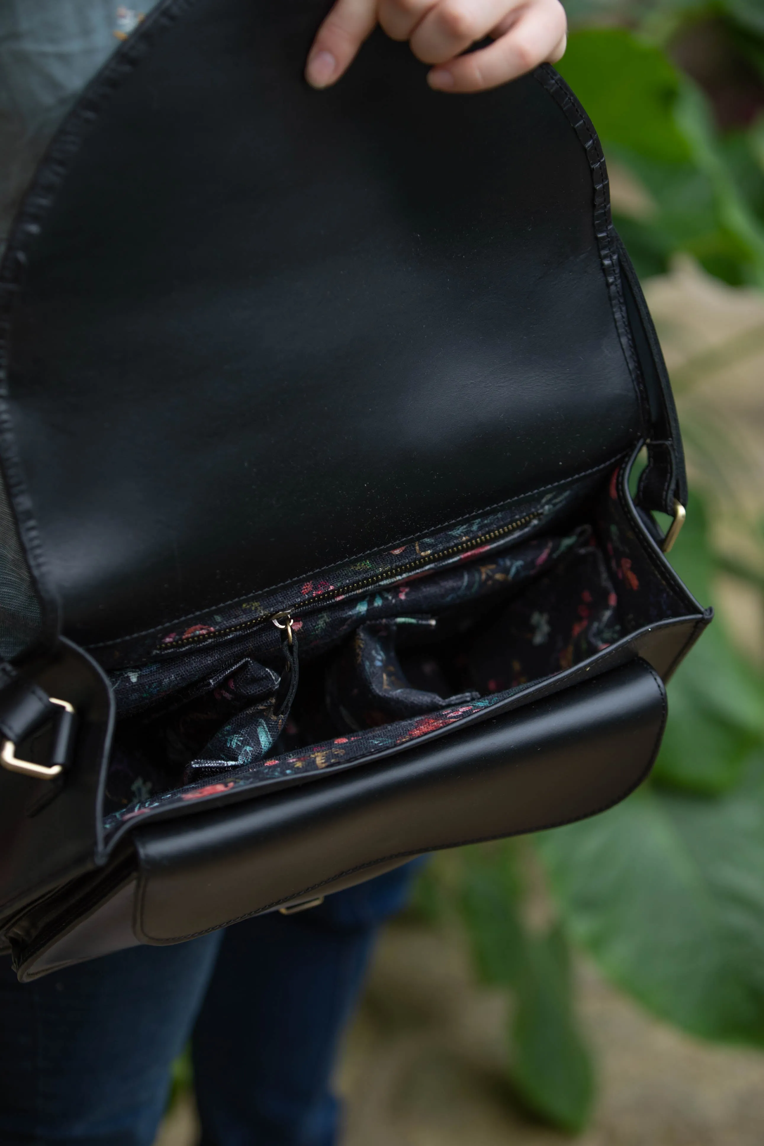 Large Dublin Daily - Black with Black Fable Interior