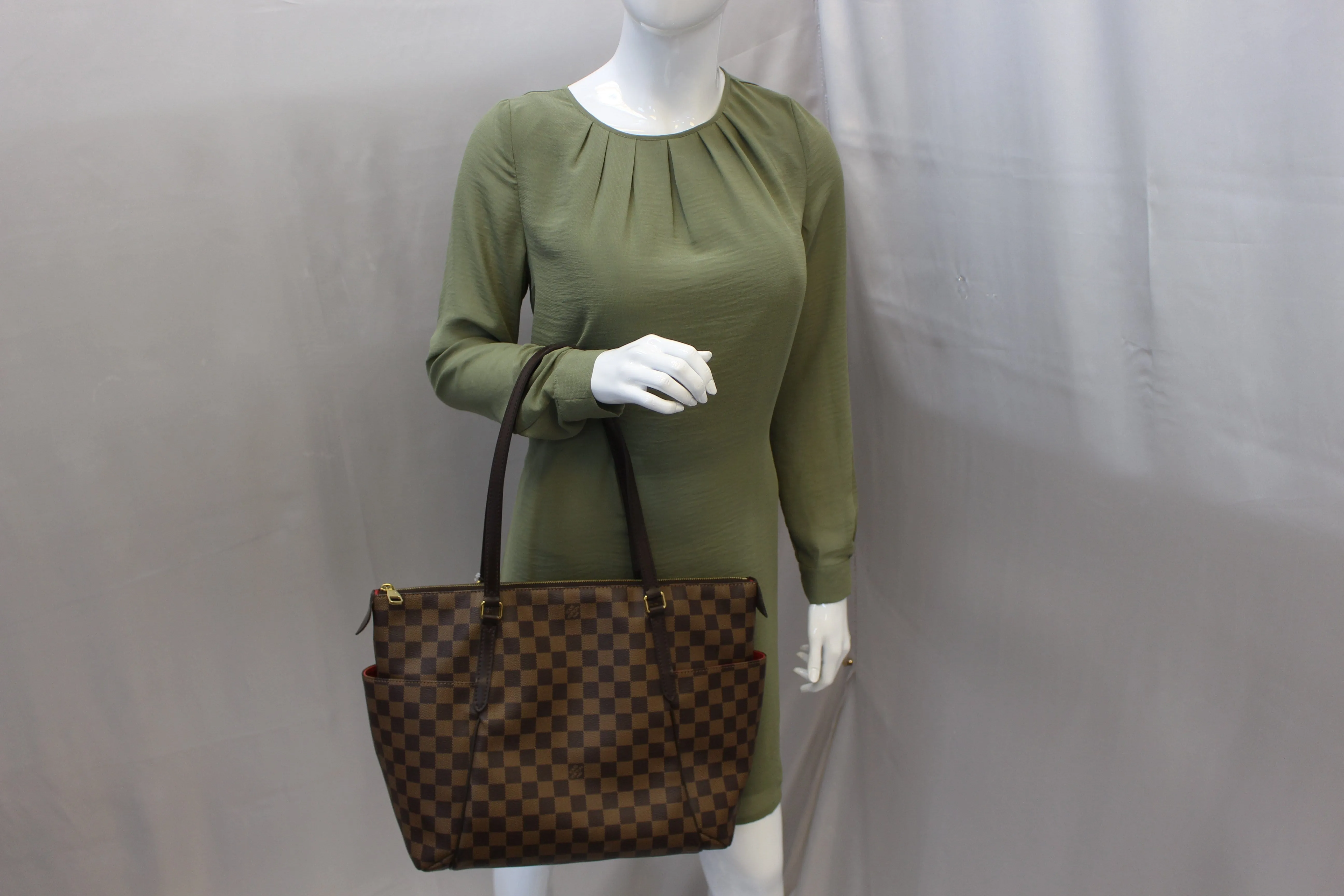 LOUIS VUITTON Damier Ebene Totally MM Shoulder Handbag