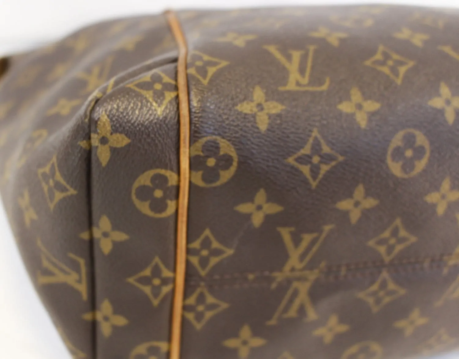 LOUIS VUITTON Monogram Canvas Totally MM Tote Bag