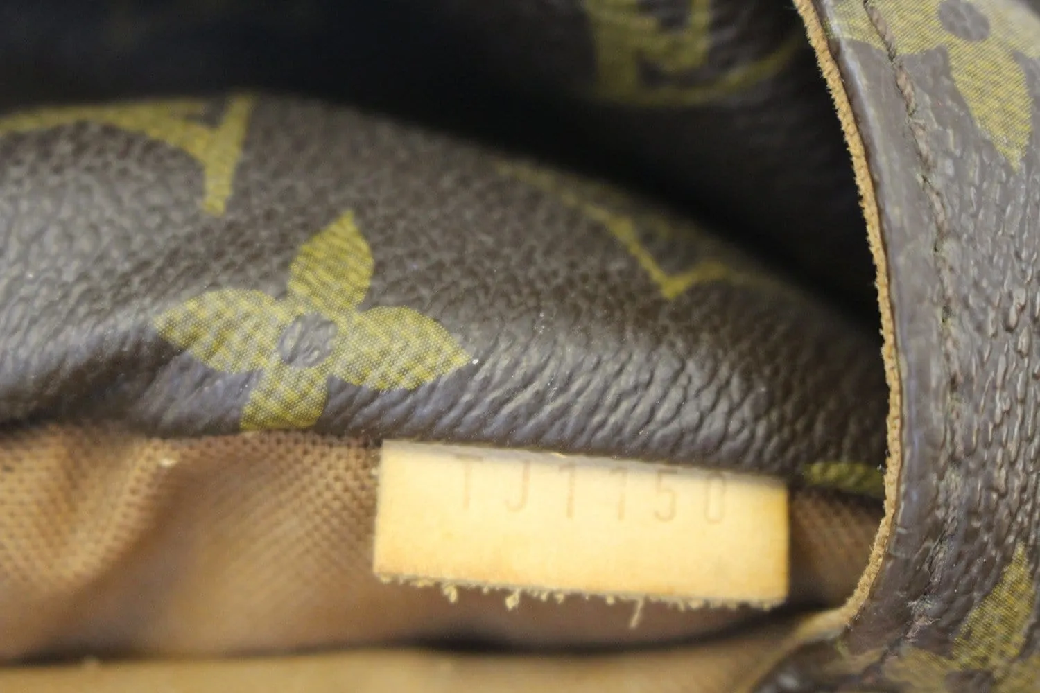 LOUIS VUITTON Monogram Canvas Totally MM Tote Bag