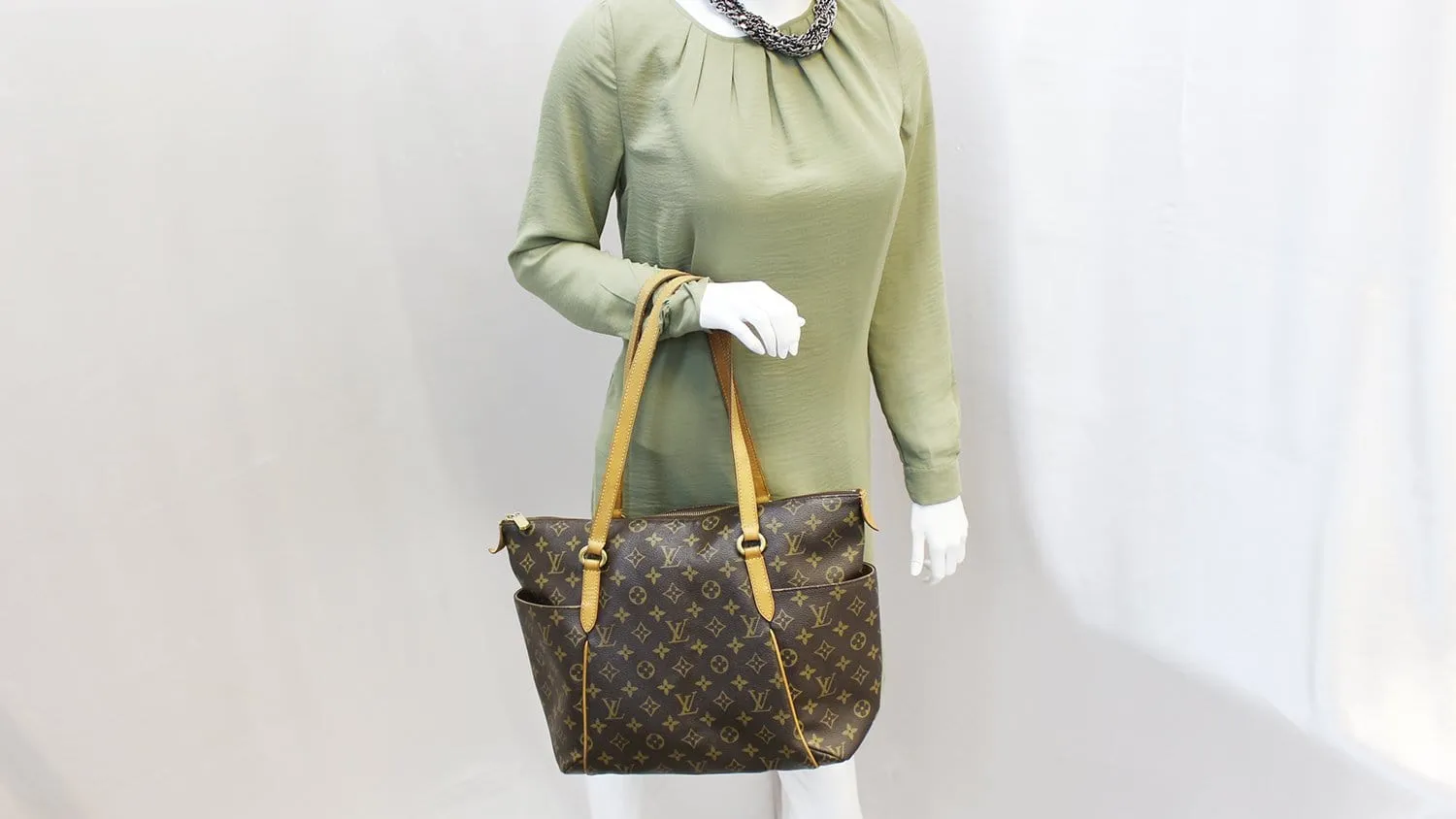 LOUIS VUITTON Monogram Canvas Totally MM Tote Shoulder Bag