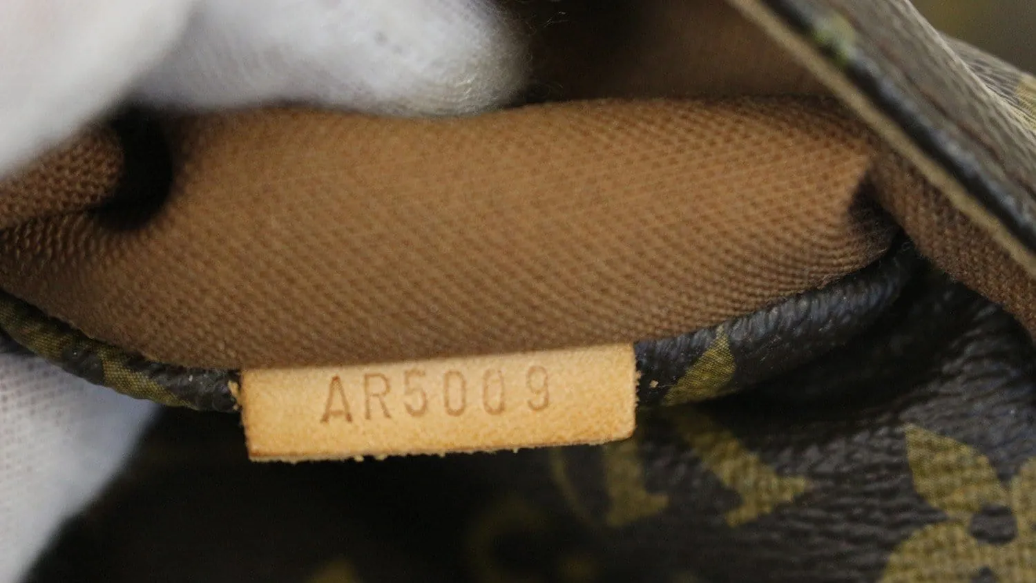 LOUIS VUITTON Monogram Canvas Totally MM Tote Shoulder Bag